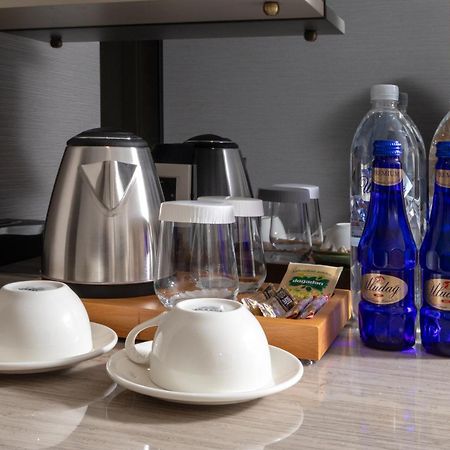 Bentley Hotel Old City-Special Class İstanbul Dış mekan fotoğraf Bottled water in a hotel room