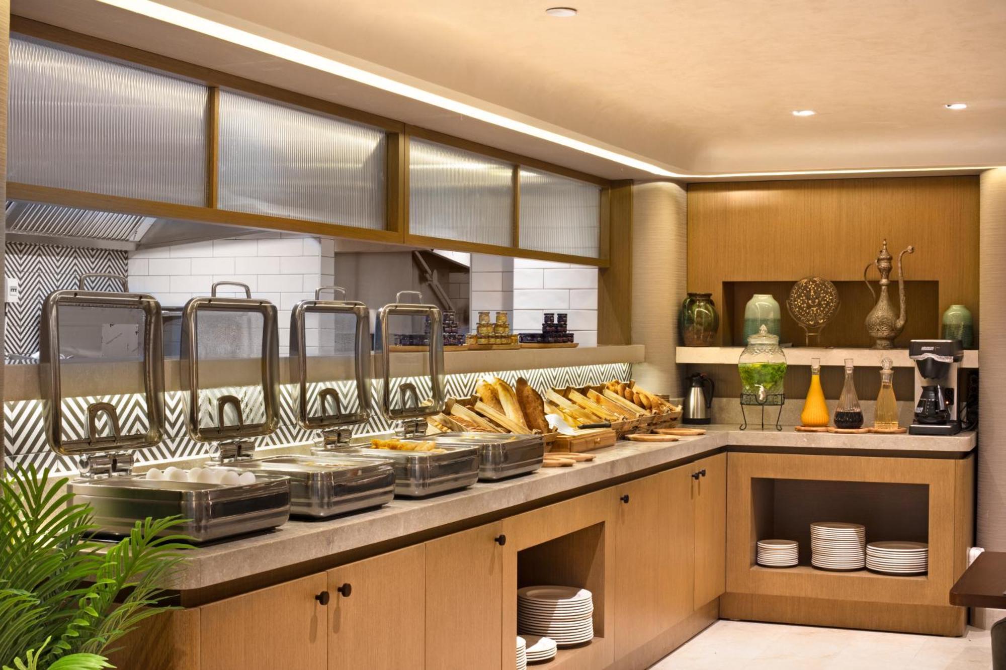 Bentley Hotel Old City-Special Class İstanbul Dış mekan fotoğraf The buffet at the lounge